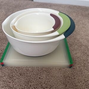 Oxo cutting board and bowls